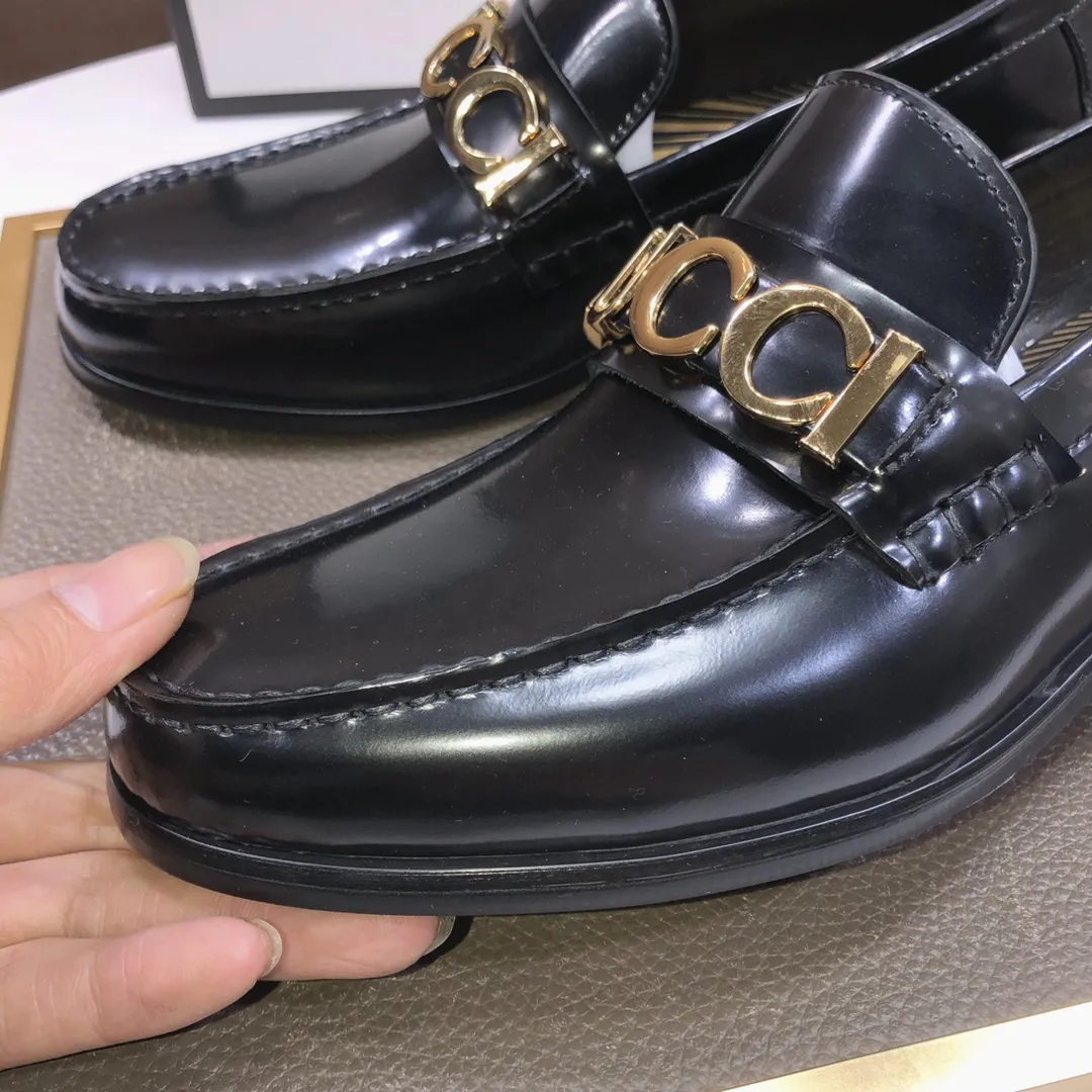 Factory batch 580💰Italy’s top luxury men’s shoe giant (GUCCI) (Gucci) (full cowhide lining) new arrival🍃Original European style🔰 Pleasant to the eye😍In order to make the shoes more durable and non-deformable🌀The production continues to follow traditional methods but there is still no lack of innovation💪Select original cowhide for the leather♻️Smooth, natural and extra bright⭐Made of imported cowhide The rich man’s first choice 38-45 (45 customized)